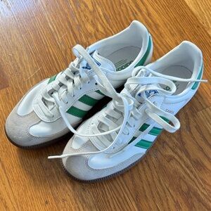 Great condition Adidas White and Green Samba Sneakers size 6 US